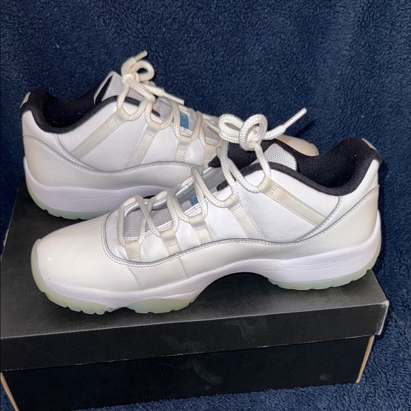 Air Jordan Retro 11 Columbia White blue Black main image 9